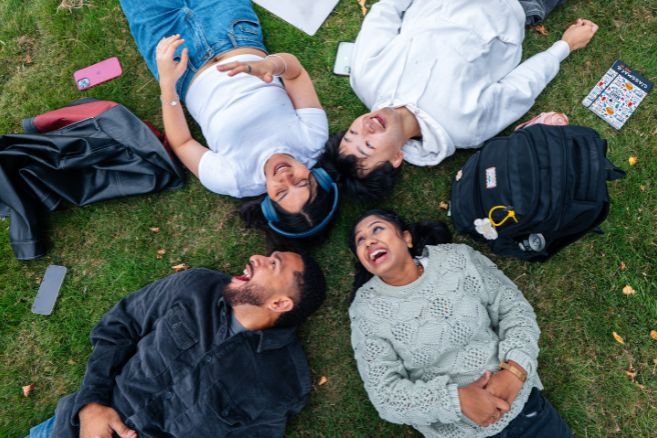 Students-on-lawn